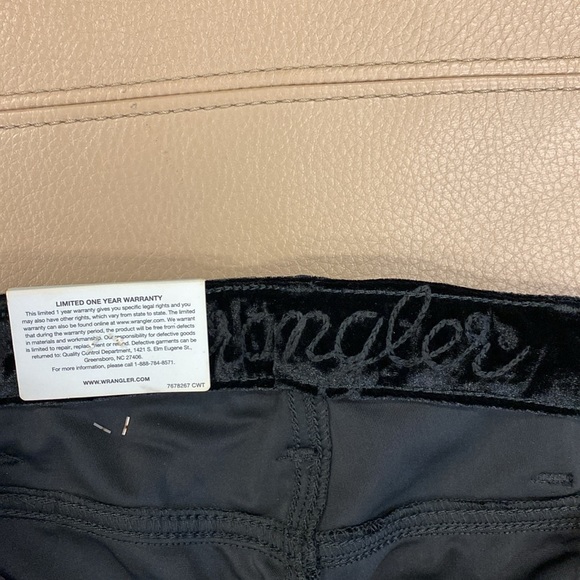 Wrangler Retro High Rise Flare - Black- 27x32 - Picture 6 of 9